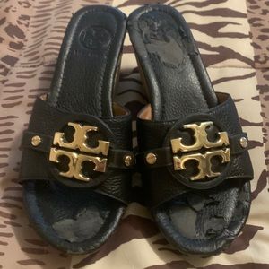 Tory Burch wedge size 6